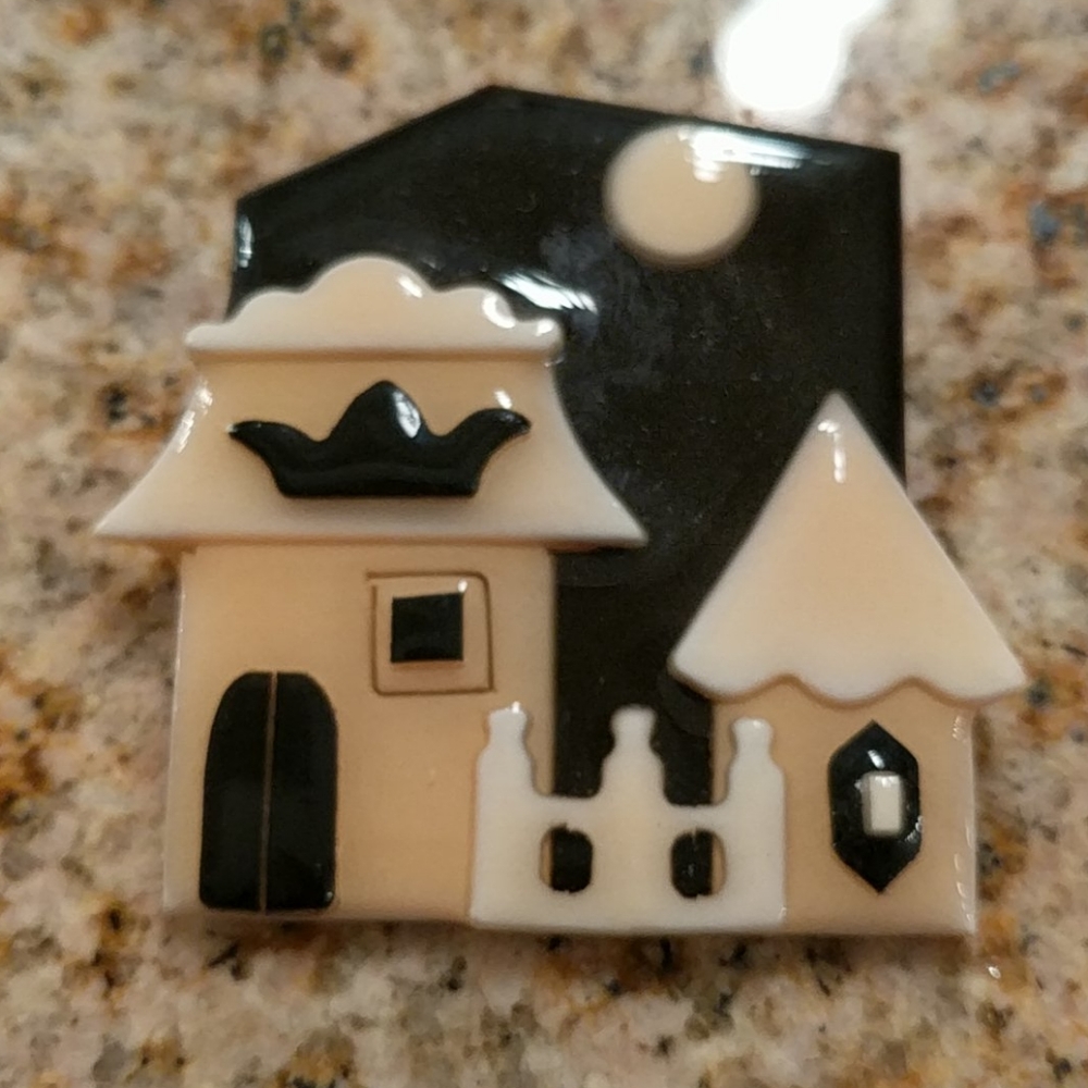 There's no place like home!  Lucinda House pin